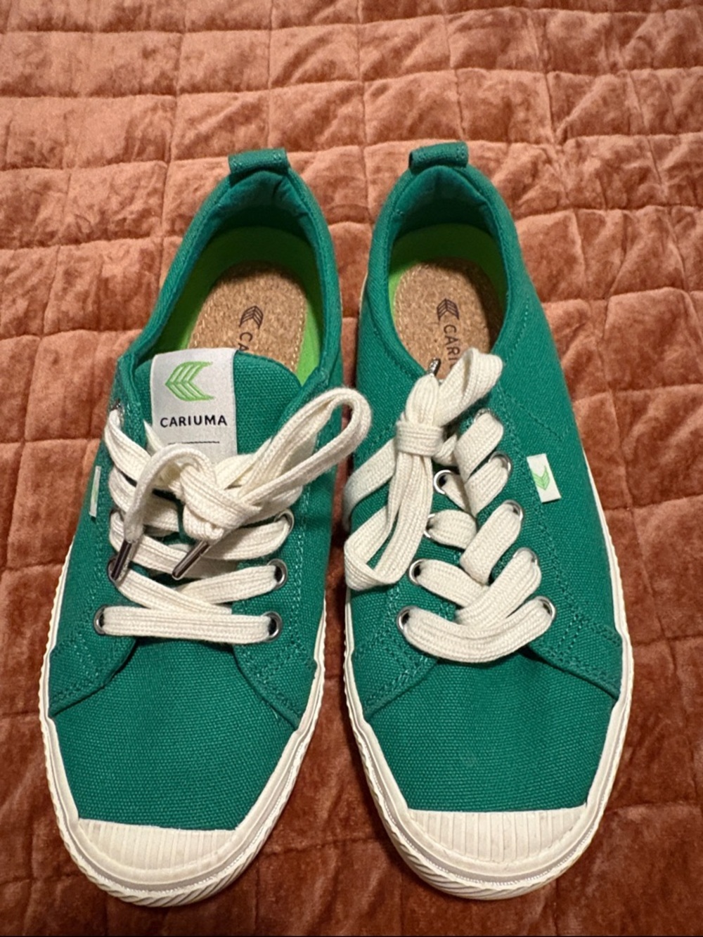 Cariuma Teal Canvas Low-Top Sneakers with White Details